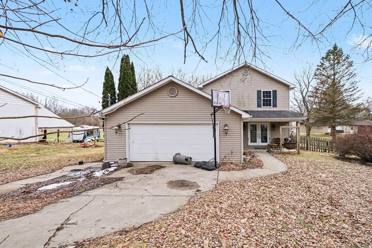 4444 Meadowbrook Dr - Photo 1