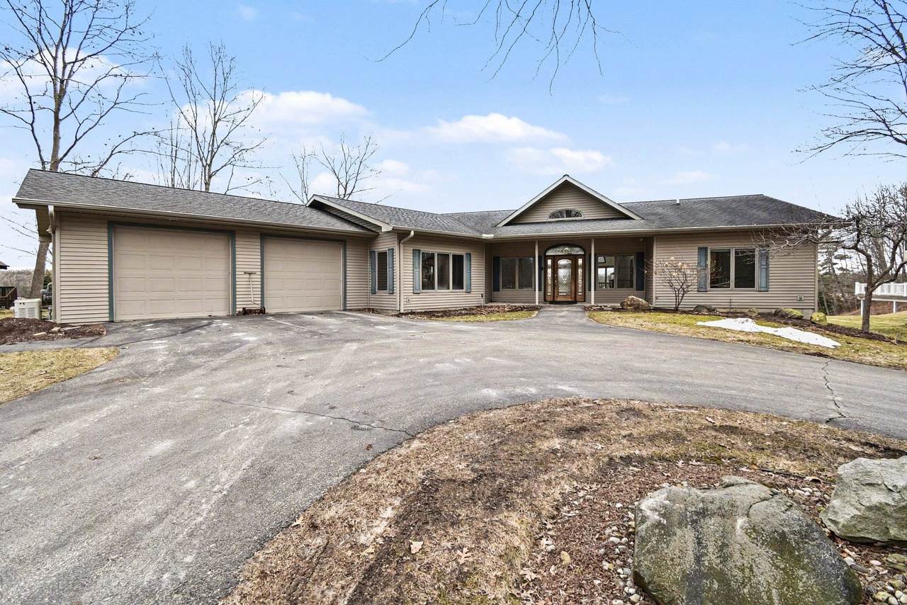 970 Blueridge - Photo 1