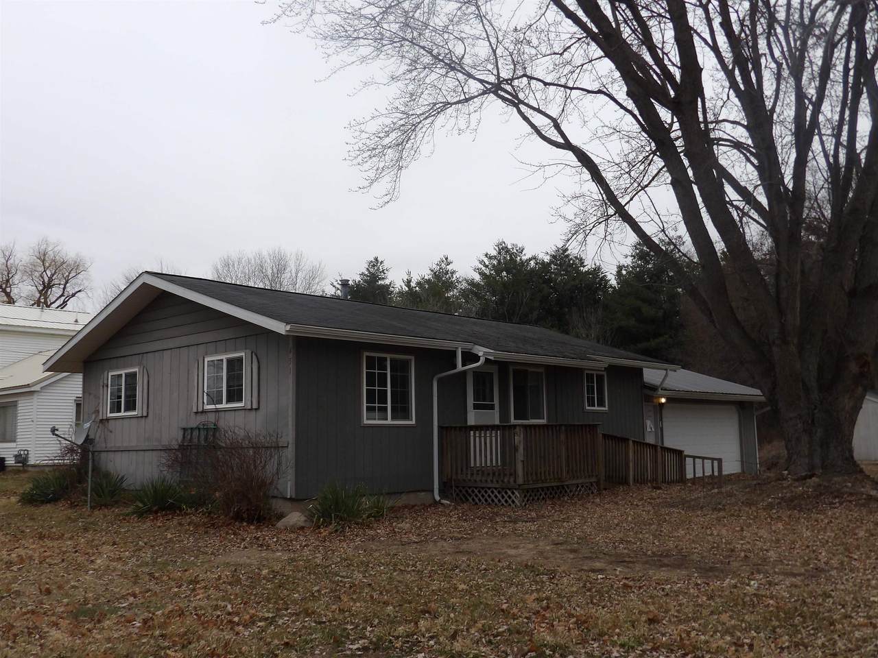 451 Ludington - Photo 1