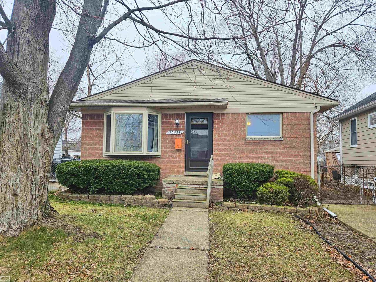 23837 Deziel - Photo 1