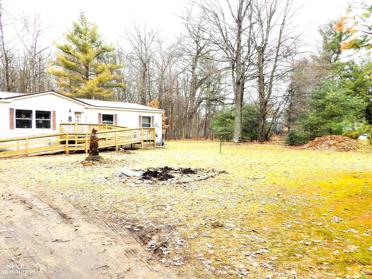 2051 Parklane - Photo 1