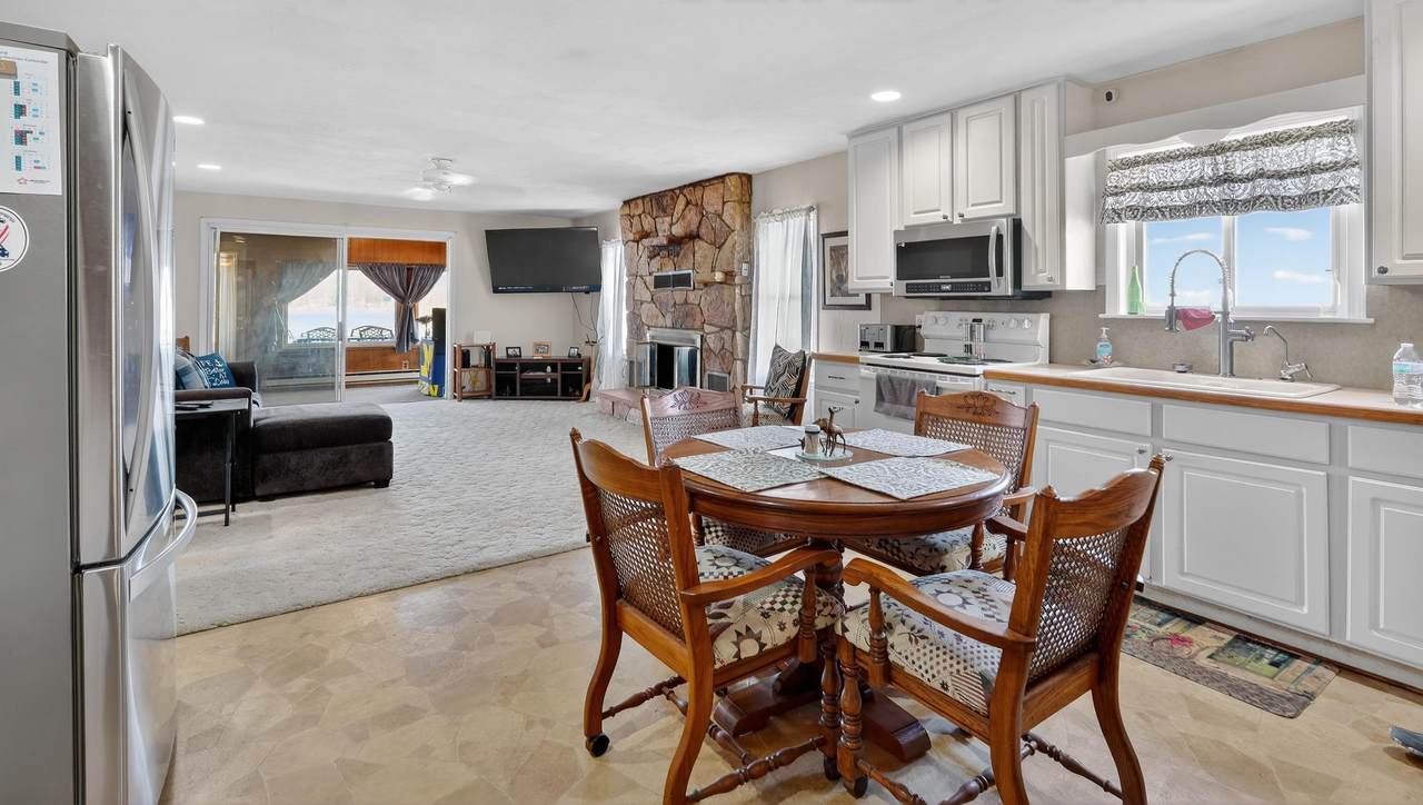 2695 Lakeshore - Photo 1