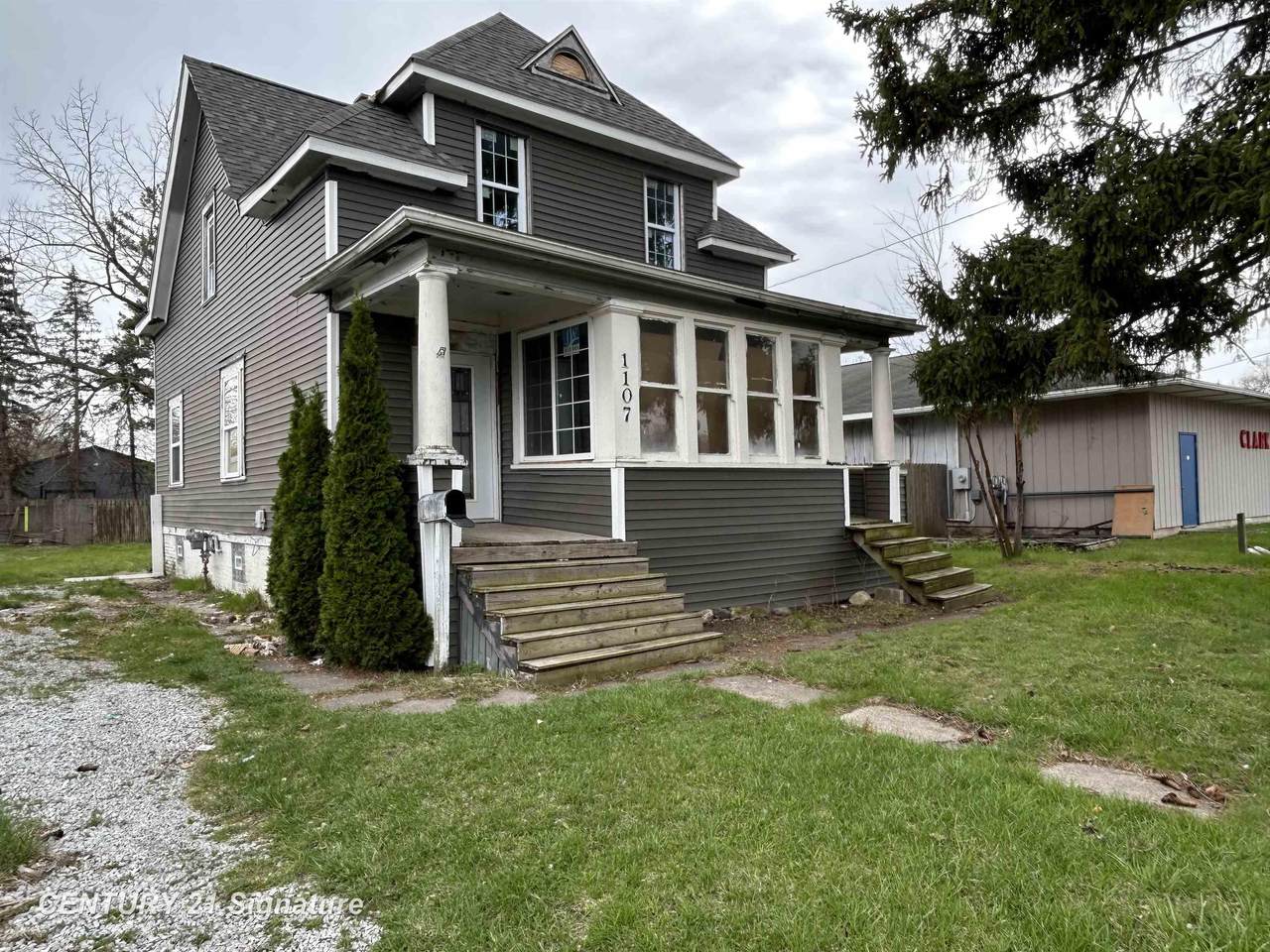 1107 State - Photo 1