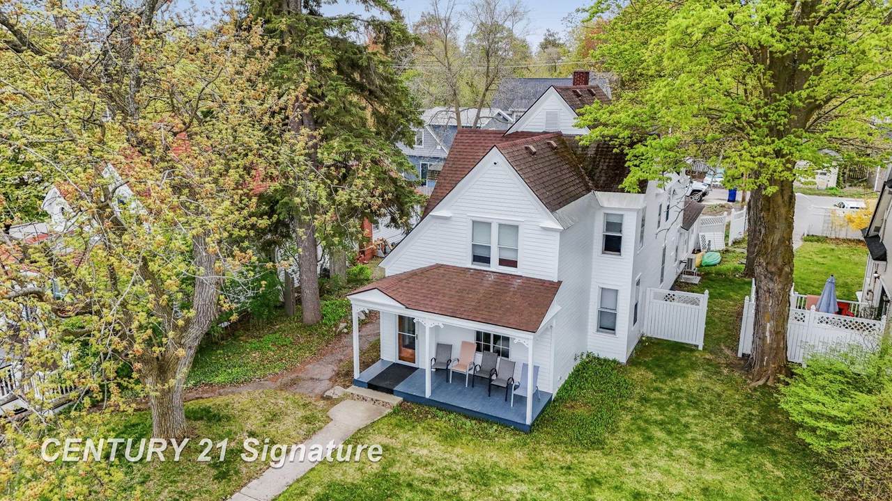 607 Front - Photo 1
