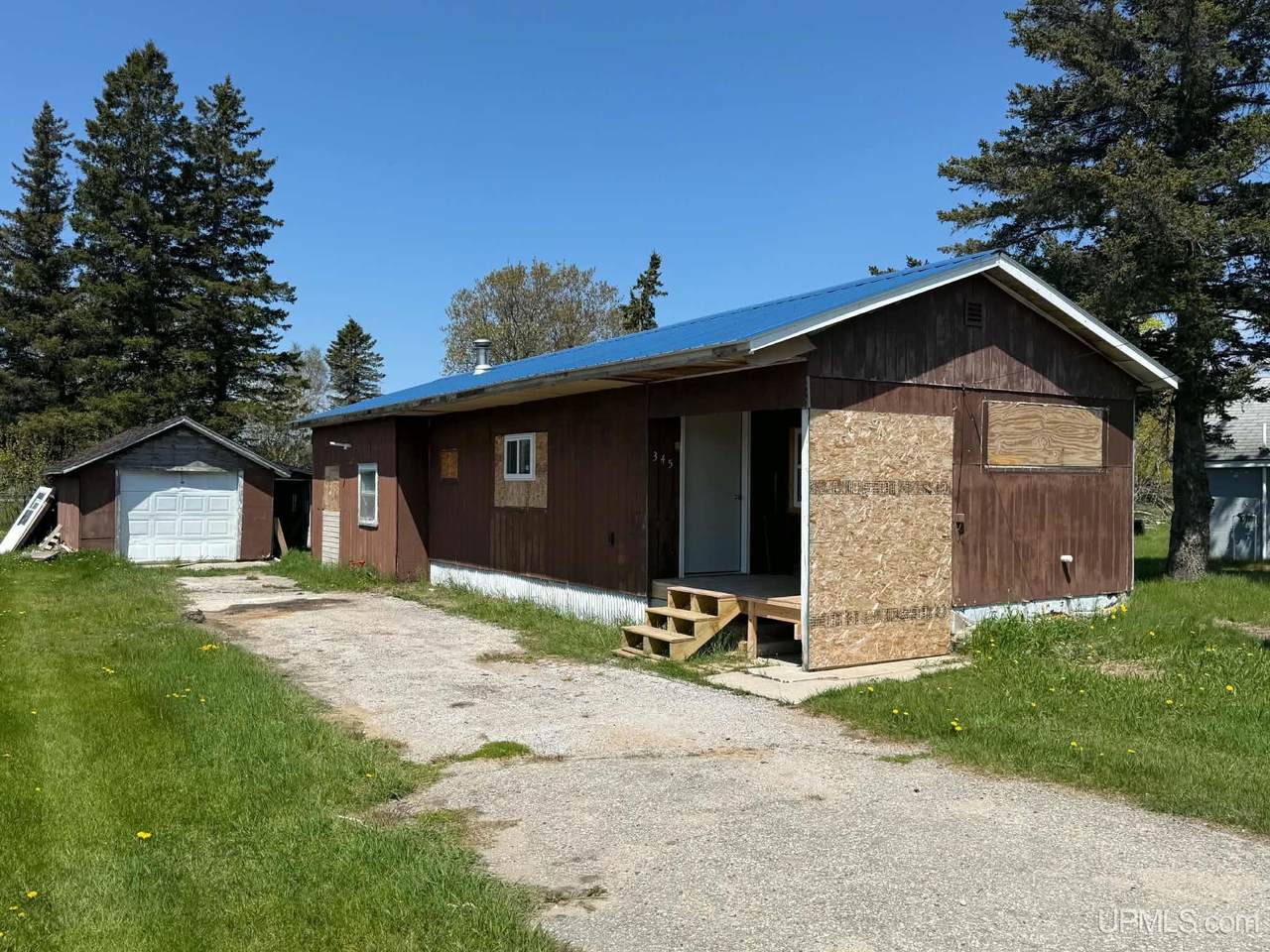345 Maple - Photo 1