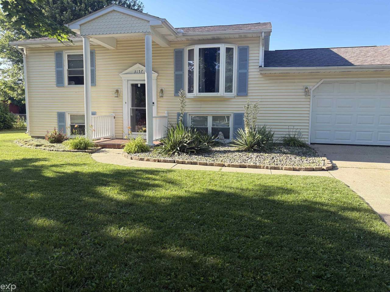 3157 Coventry - Photo 1