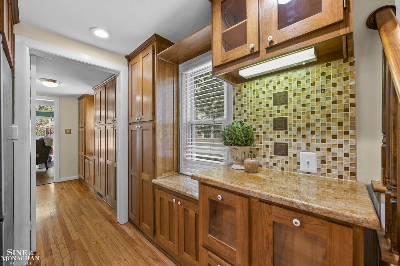 190 Lakeview - Photo 1