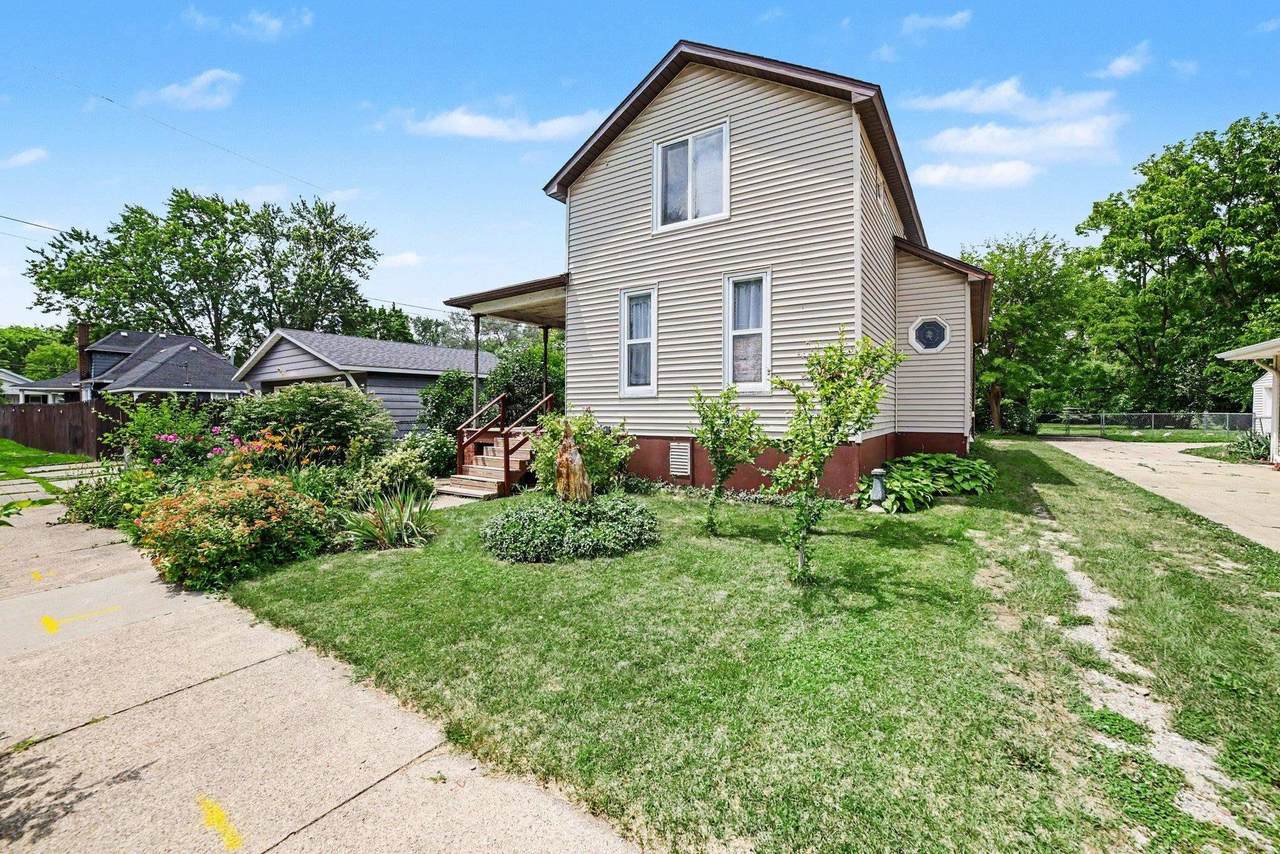 817 Wright - Photo 1