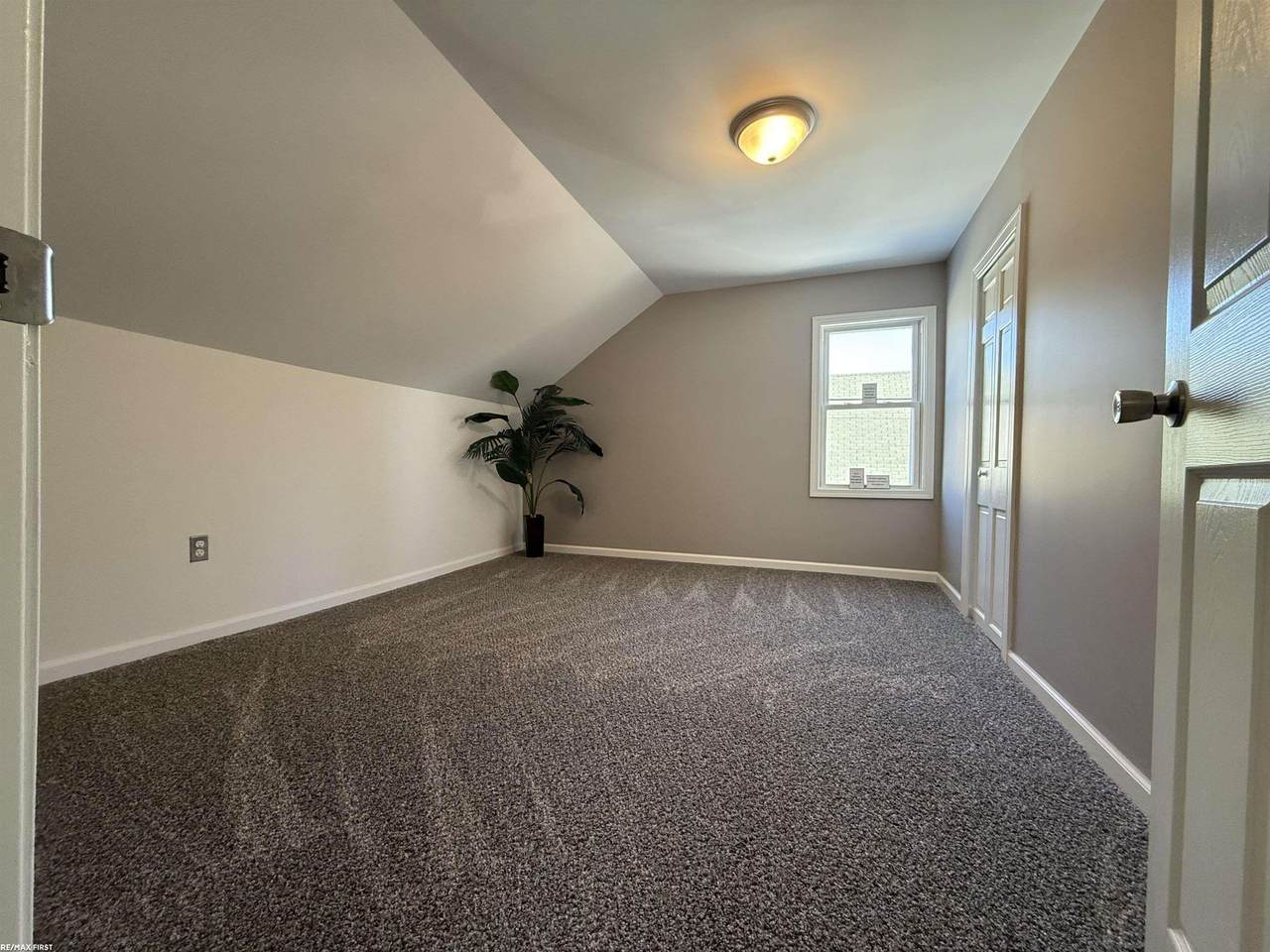 727 13th - Photo 1