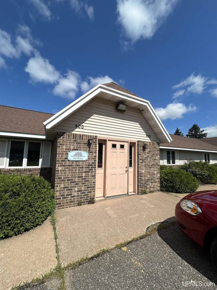 1000 Country Lane Ste 300 - Photo 1