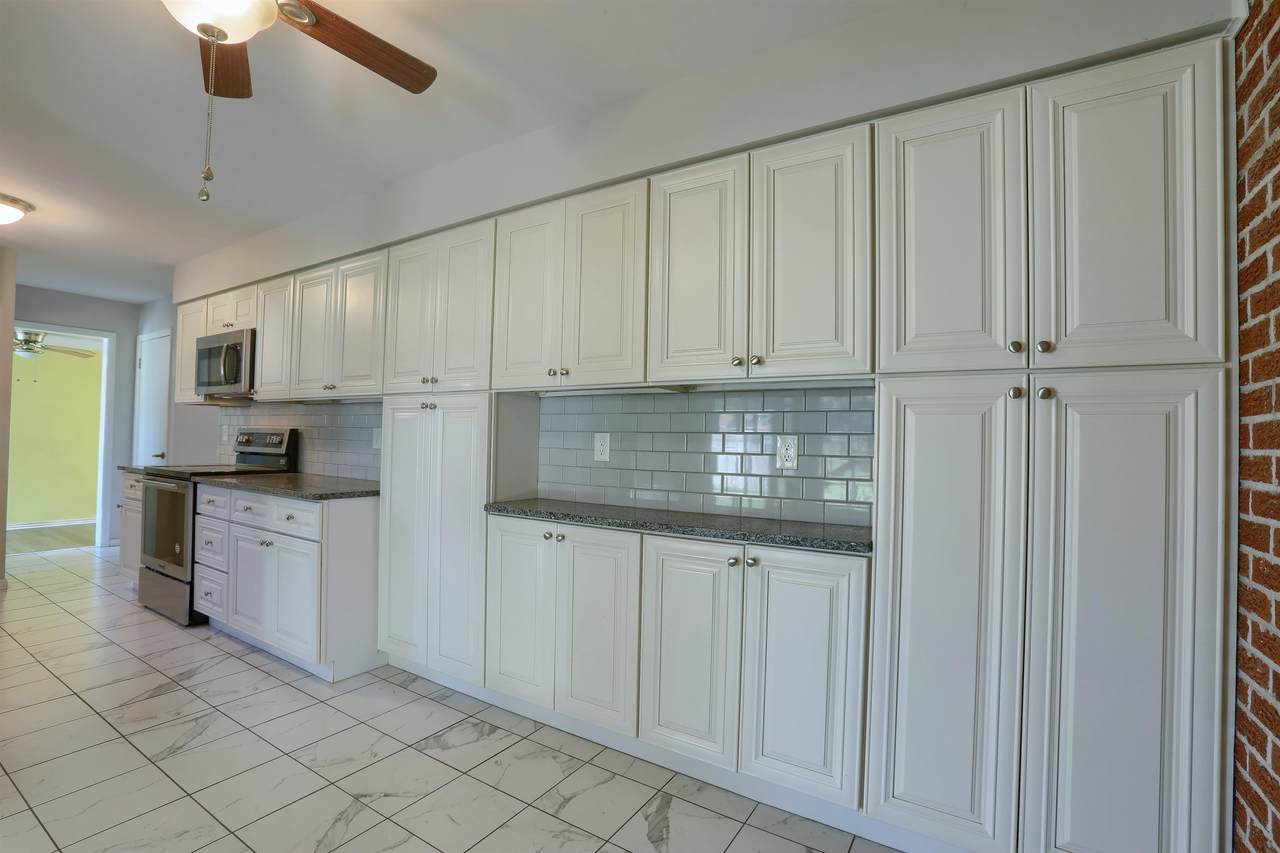 39533 Spalding - Photo 1