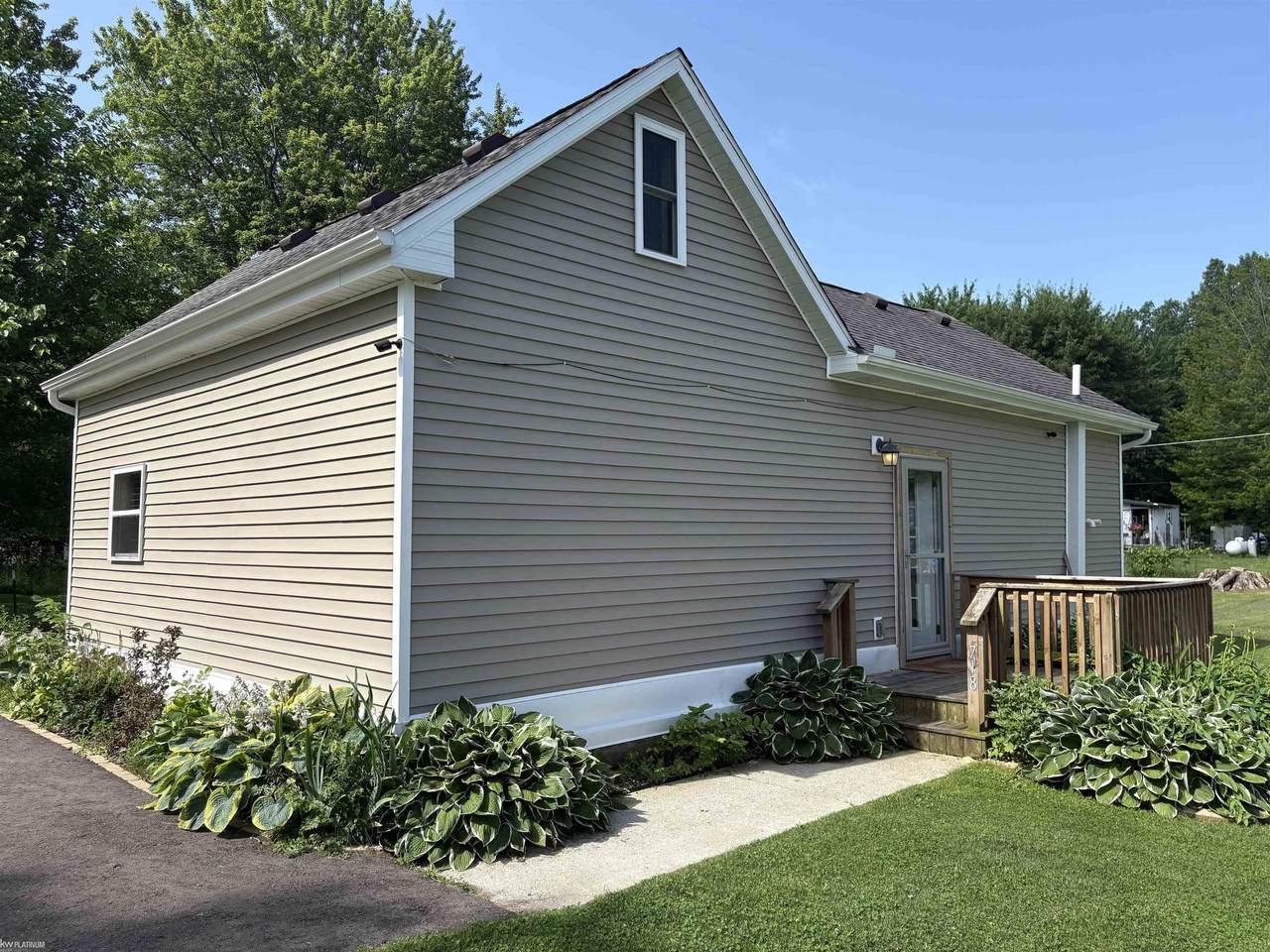 1718 Montague - Photo 1