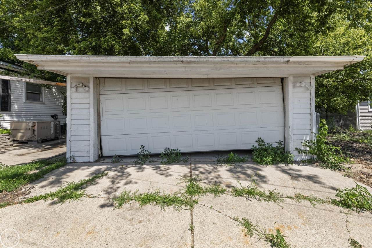 16400 Curtis - Photo 1