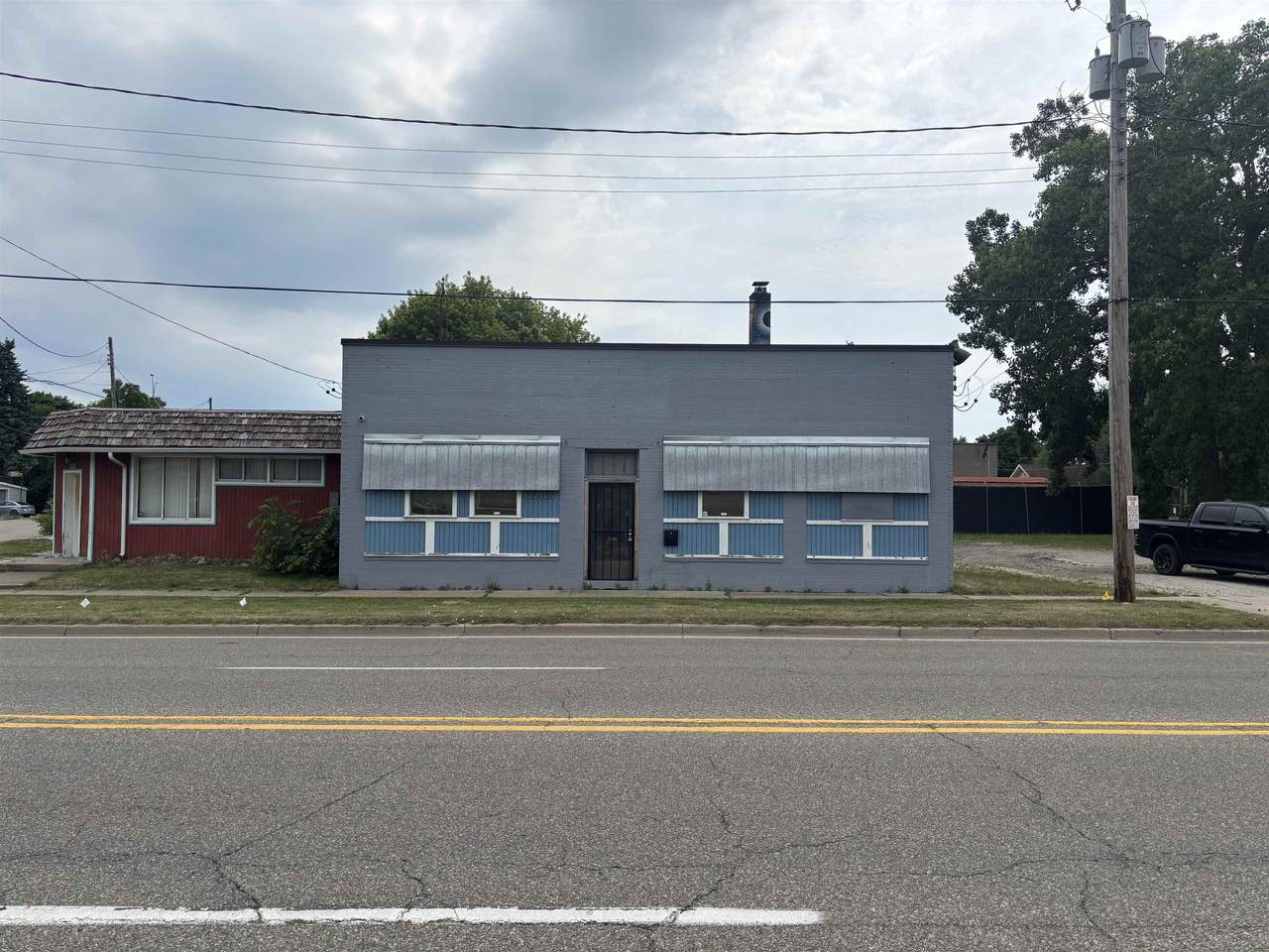 2211 Saginaw - Photo 1