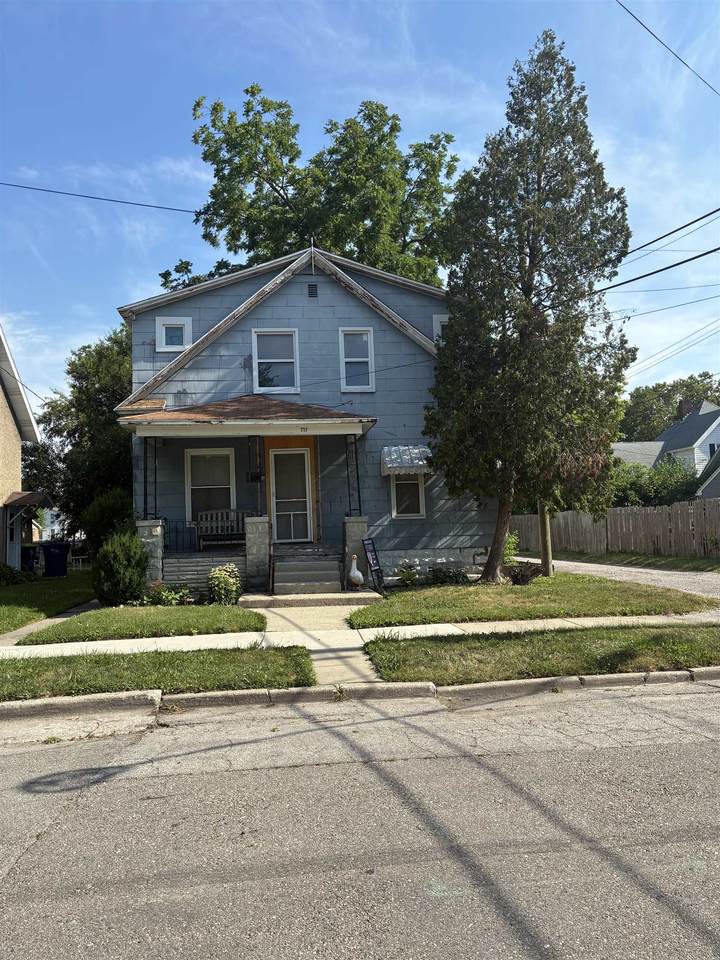 717 15th - Photo 1