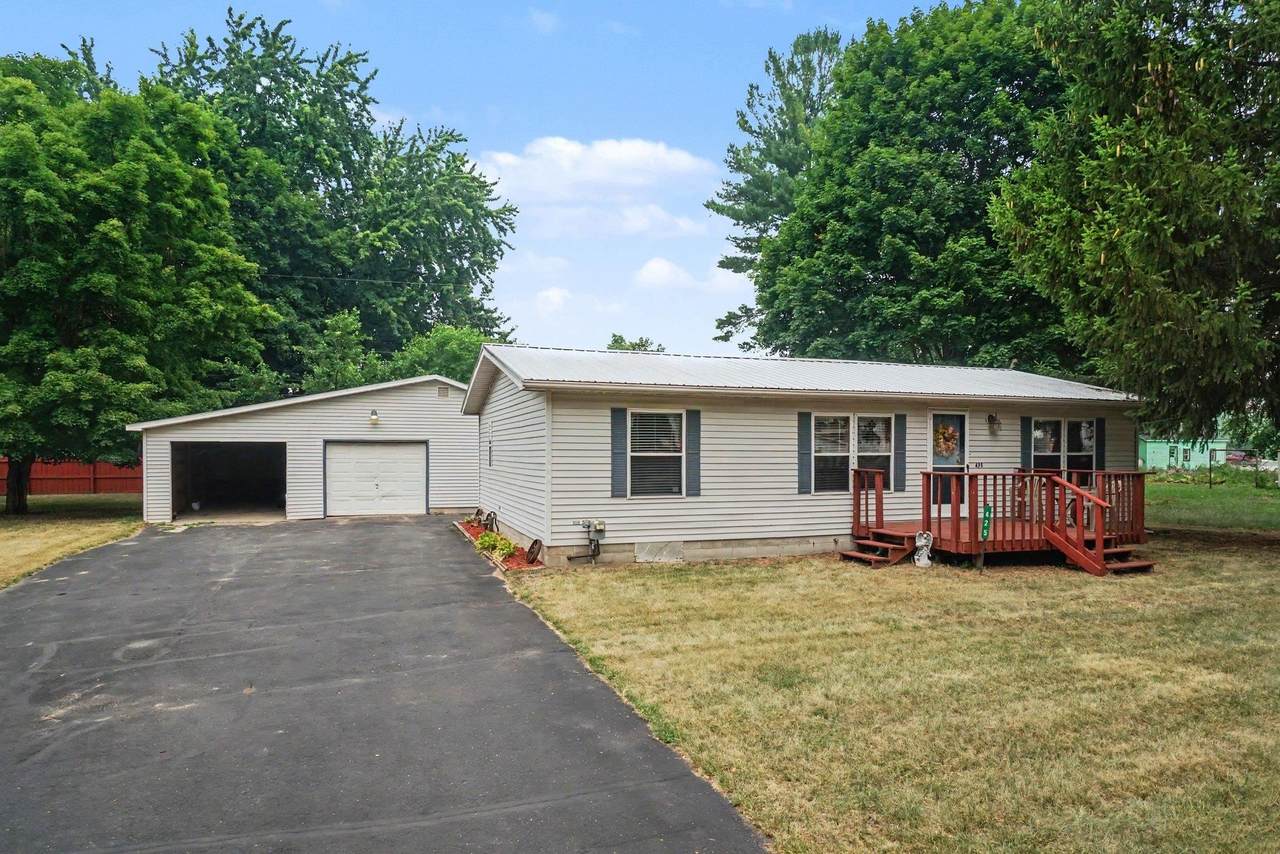 425 Maple - Photo 1
