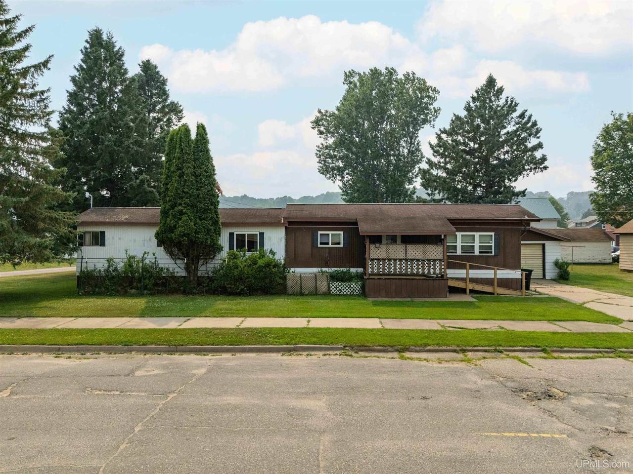 352 2nd - Photo 1