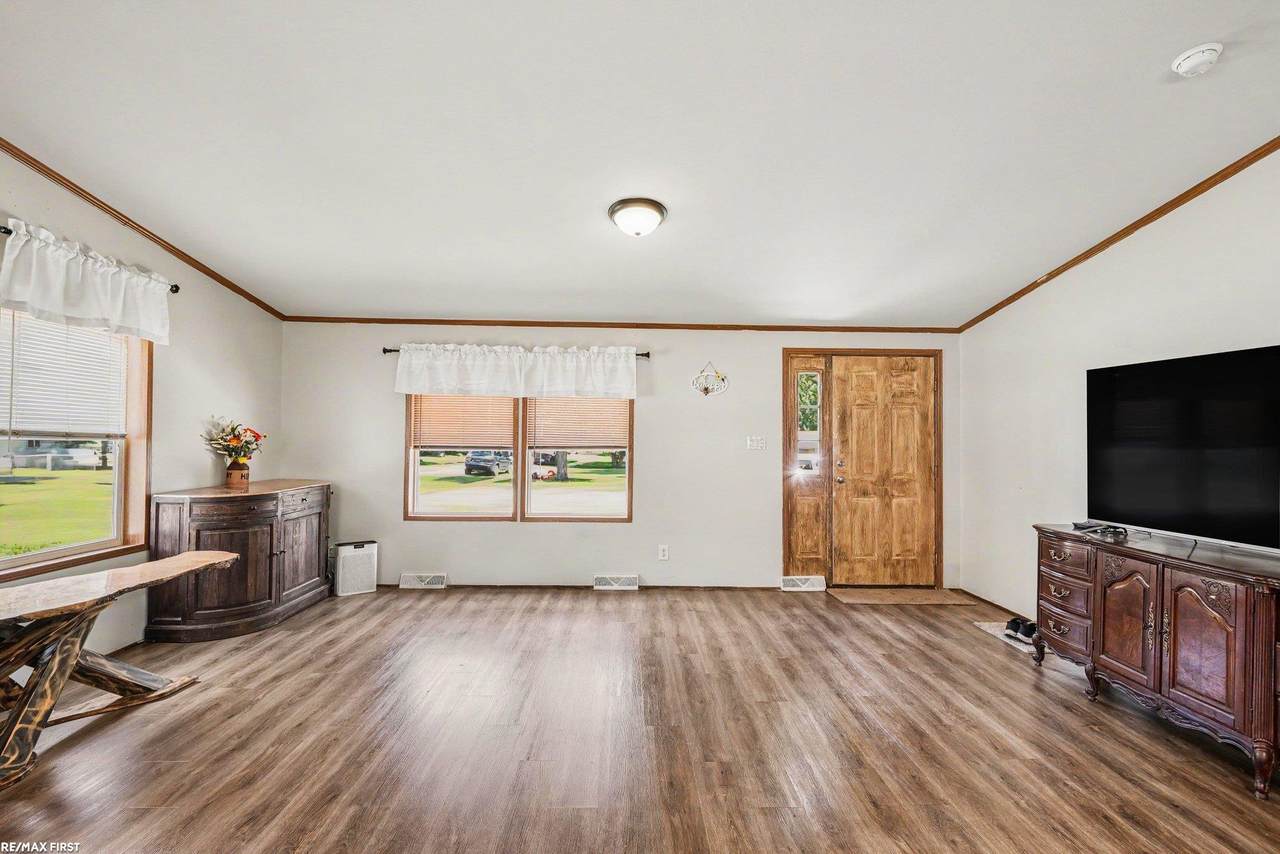 9642 Meadowbrook - Photo 1