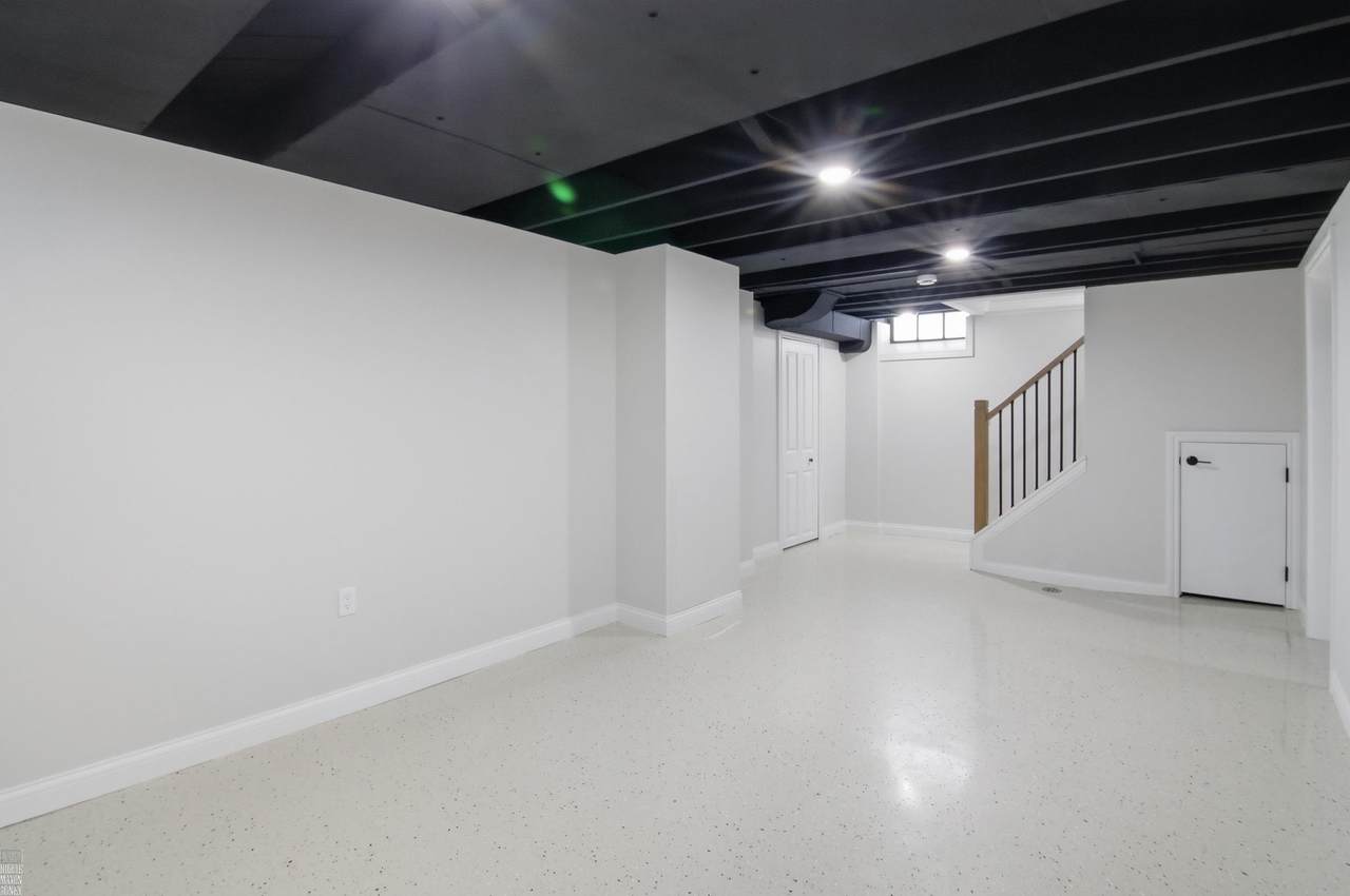 1342 Hollywood - Photo 1