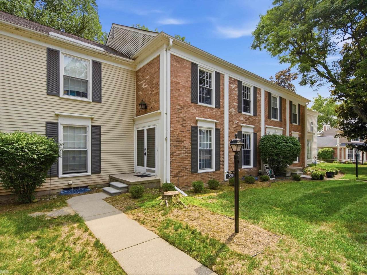 1328 Brook - Photo 1