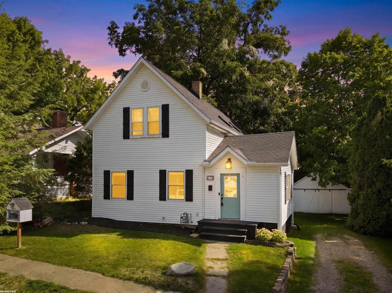 670 Pine - Photo 1