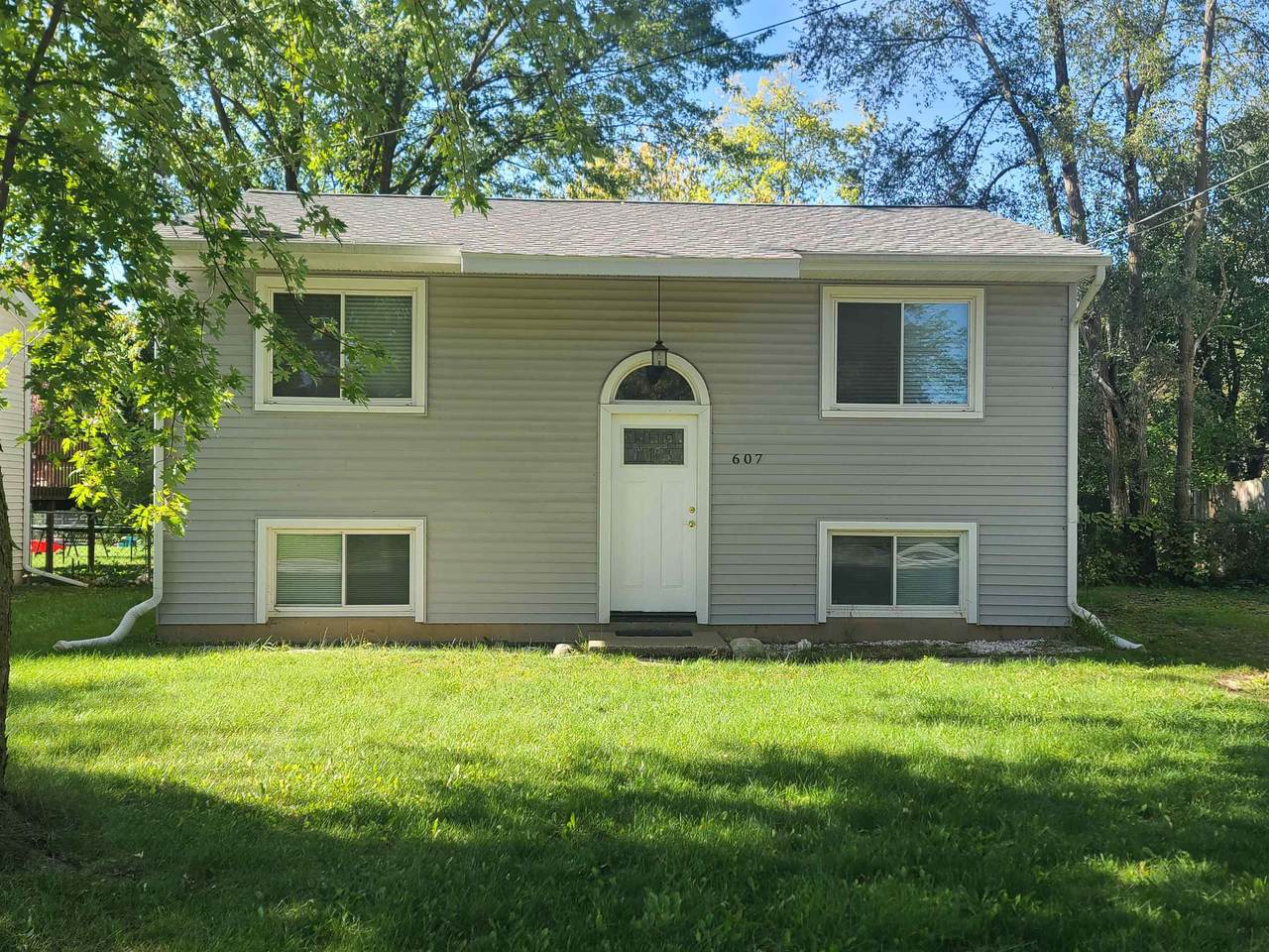 607 Cooley Street - Photo 1