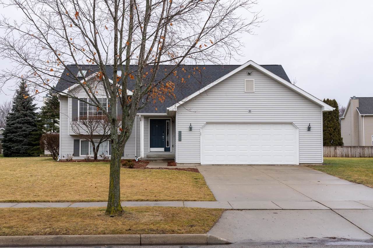 1213 Buckingham Place - Photo 1