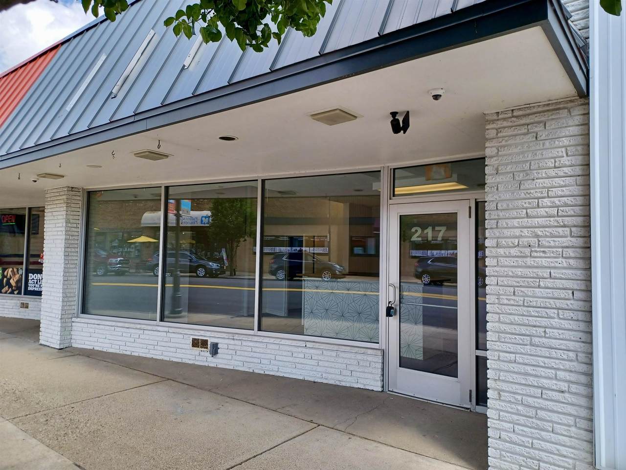 217 Maple - Photo 1