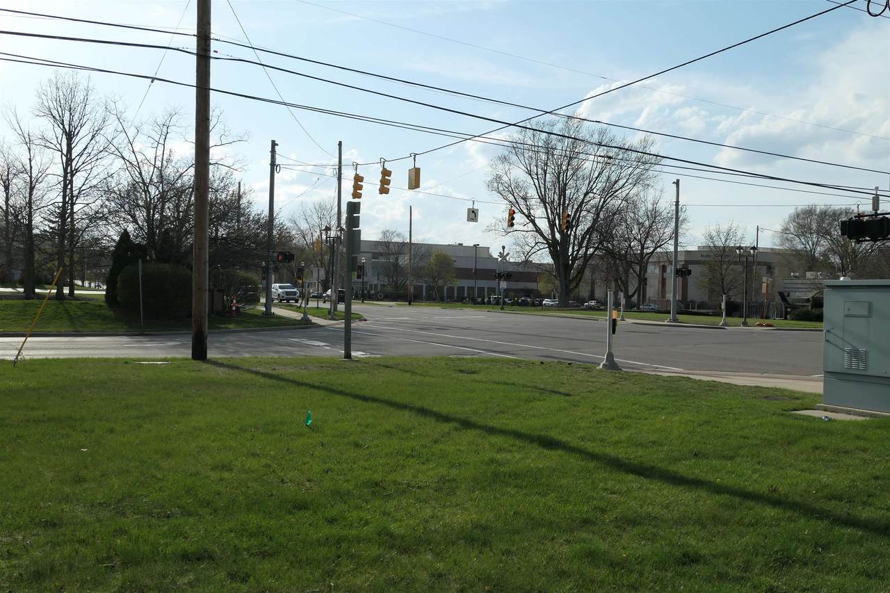 323 Superior - Photo 1