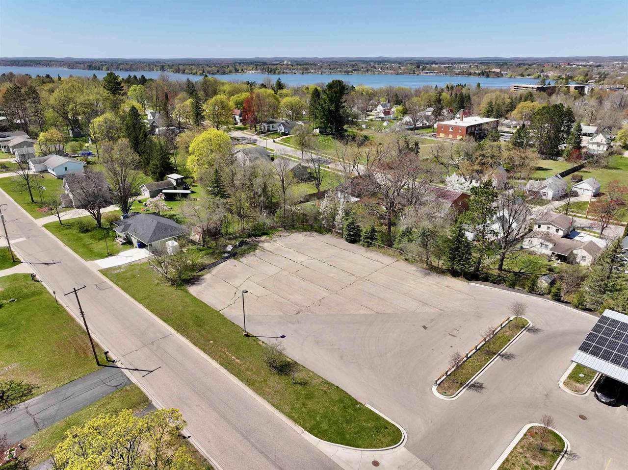 208 Robertson - Photo 1