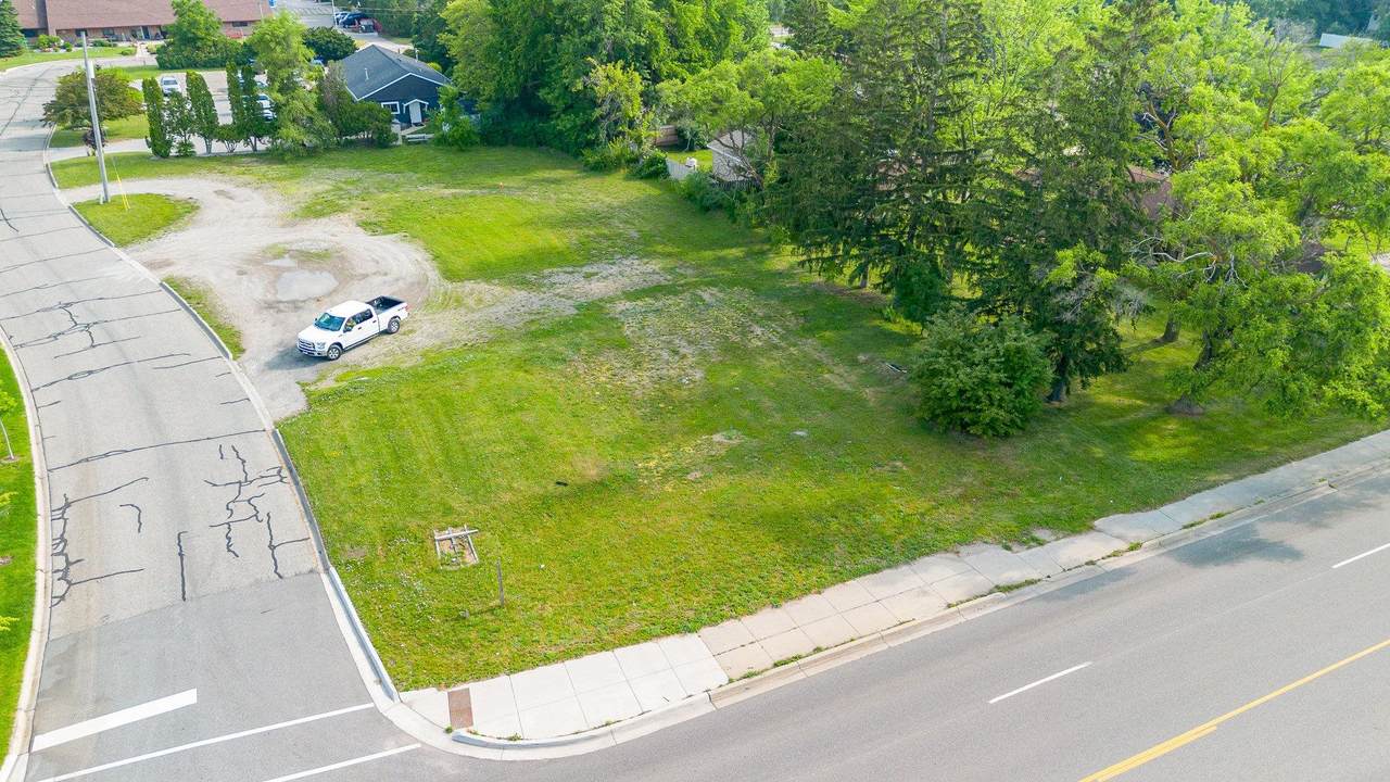 915 Broomfield - Photo 1