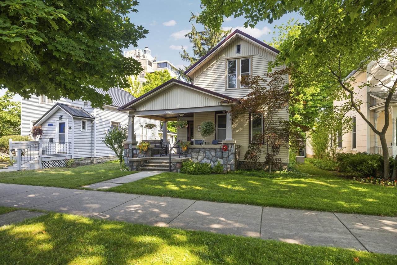 319 Washington - Photo 1