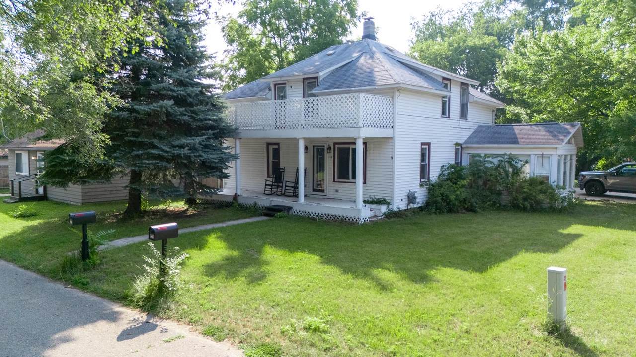 210 Cherry - Photo 1