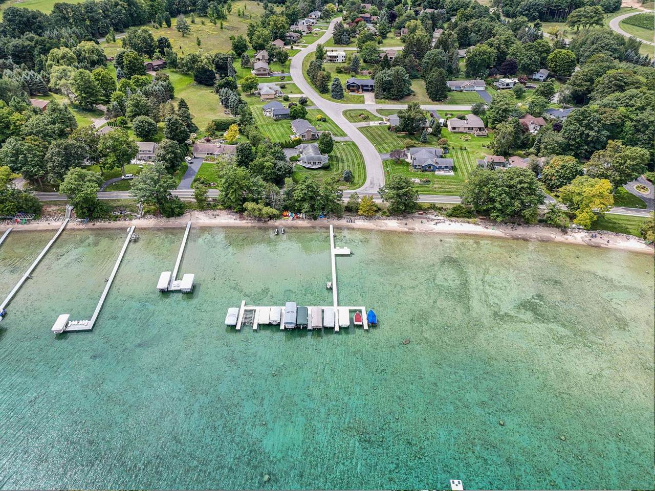 8122 Bay East - Photo 1