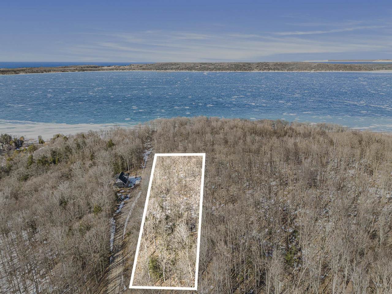 0 Treetops - Photo 1