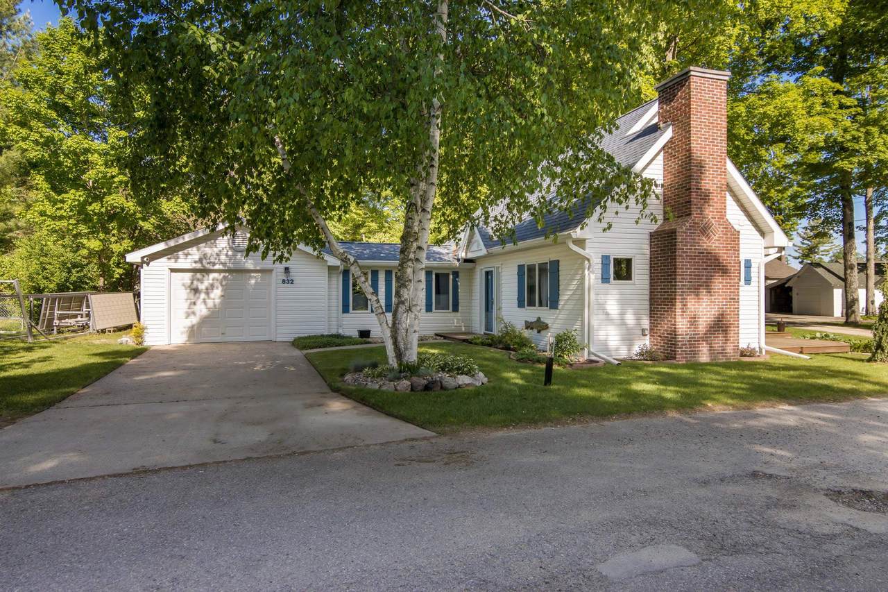 832 Deepwater Point - Photo 1