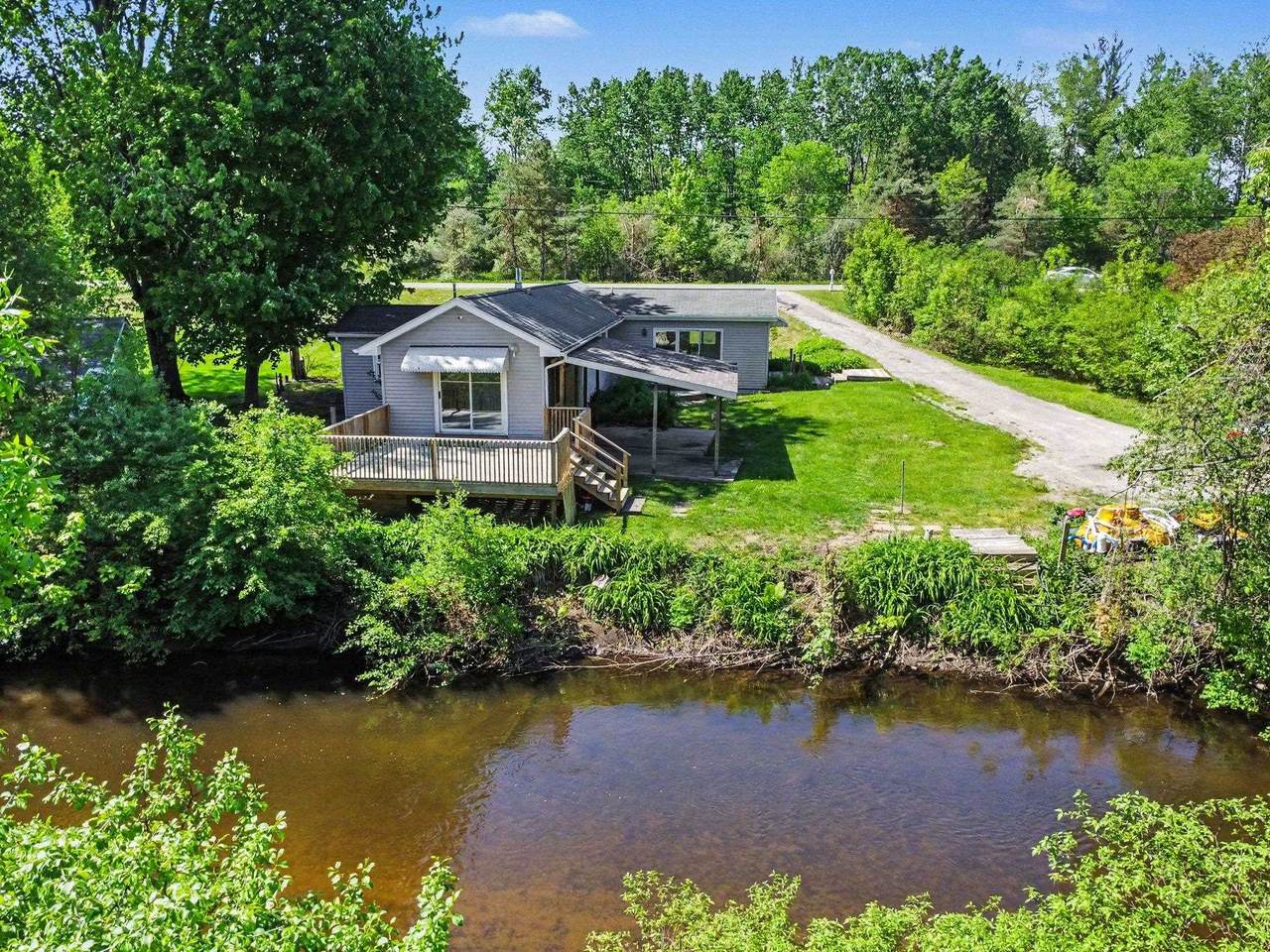 2457 Ludington - Photo 1