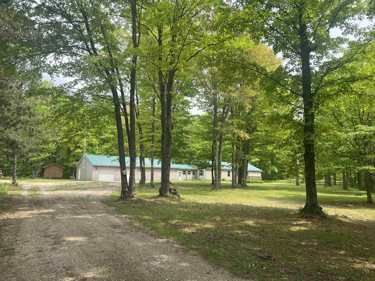 135 Montgomery - Photo 1