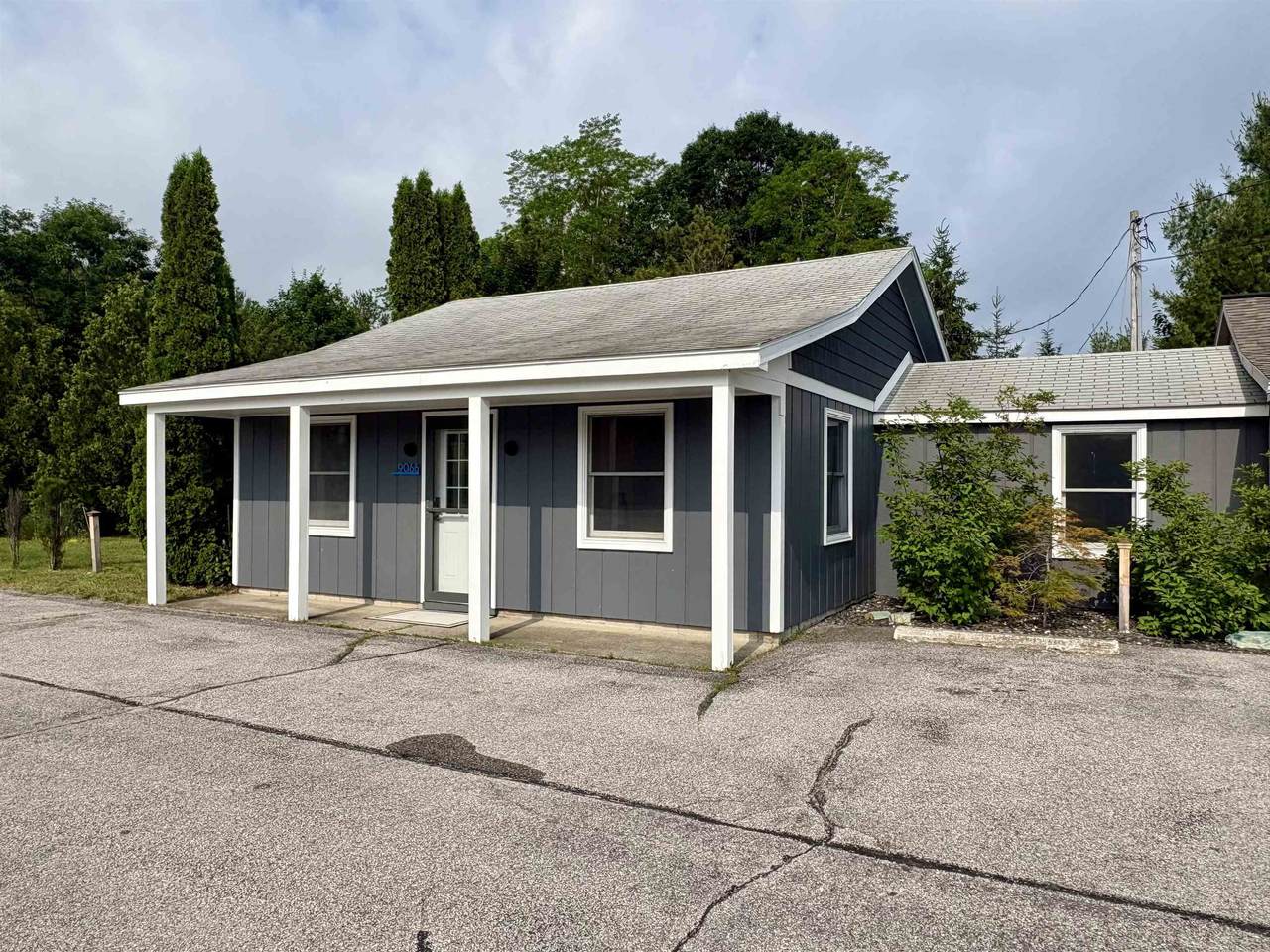 9066 Bayshore - Photo 1