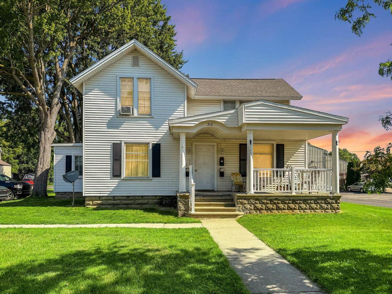 310 Superior - Photo 1