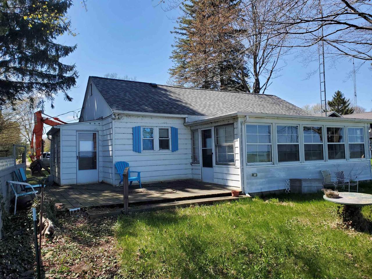 5857 Lakeshore - Photo 1