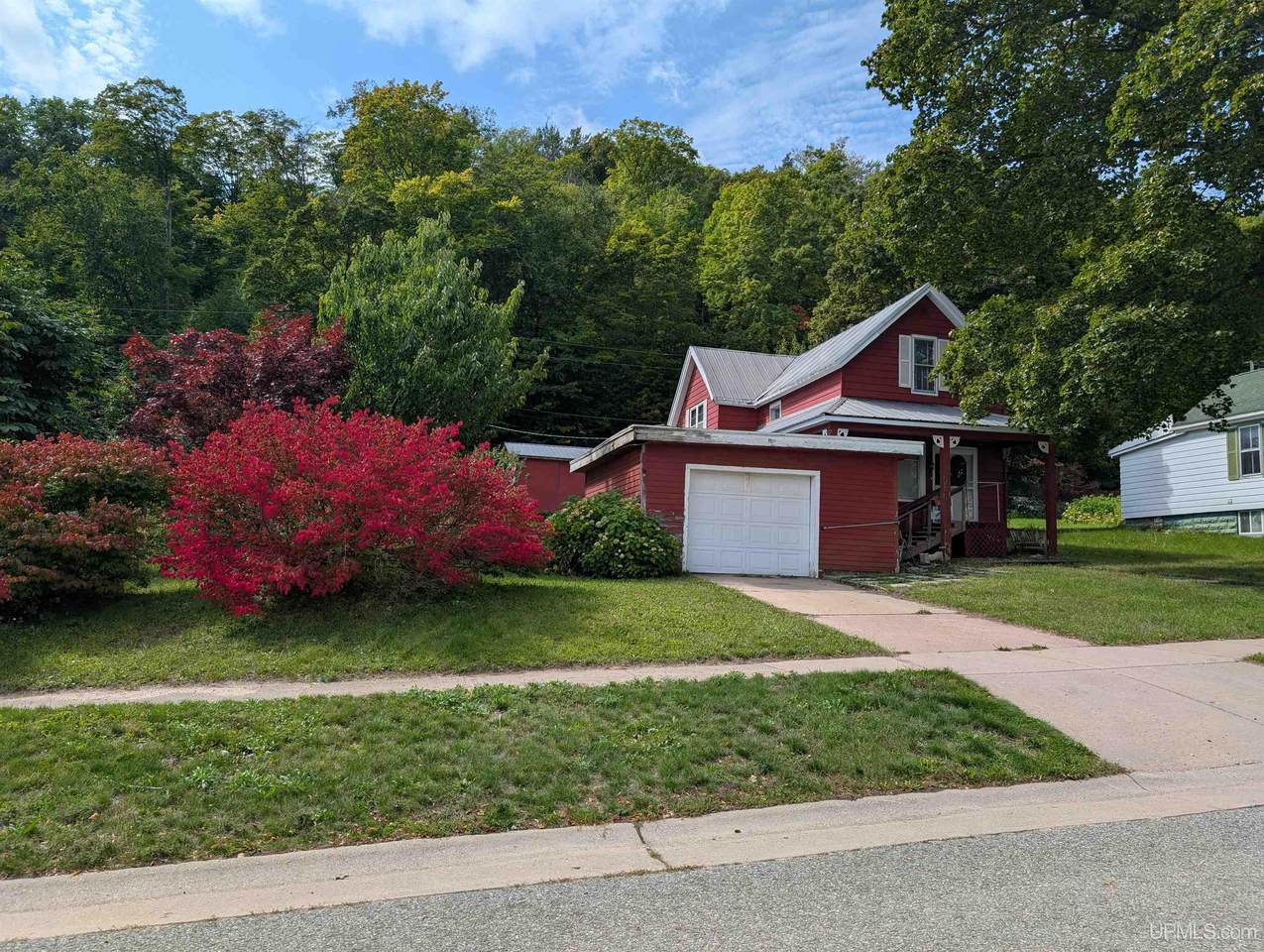 921 Superior - Photo 1