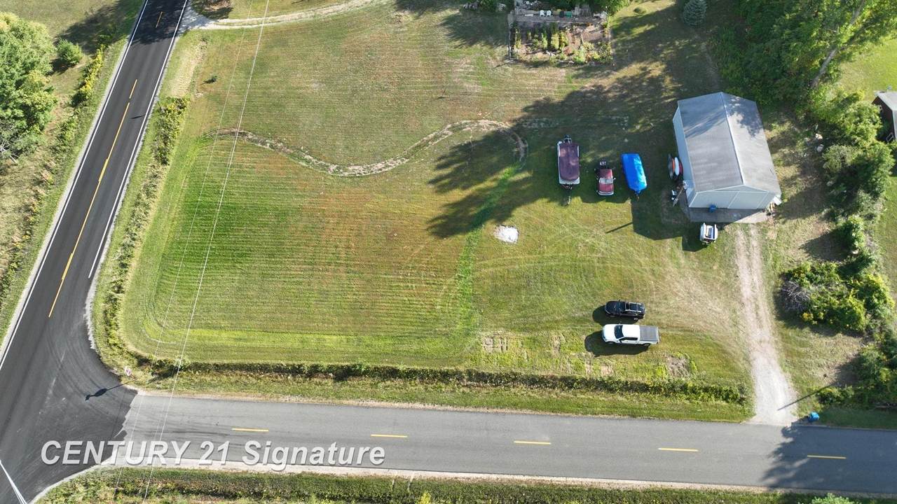 555 Levely - Photo 1