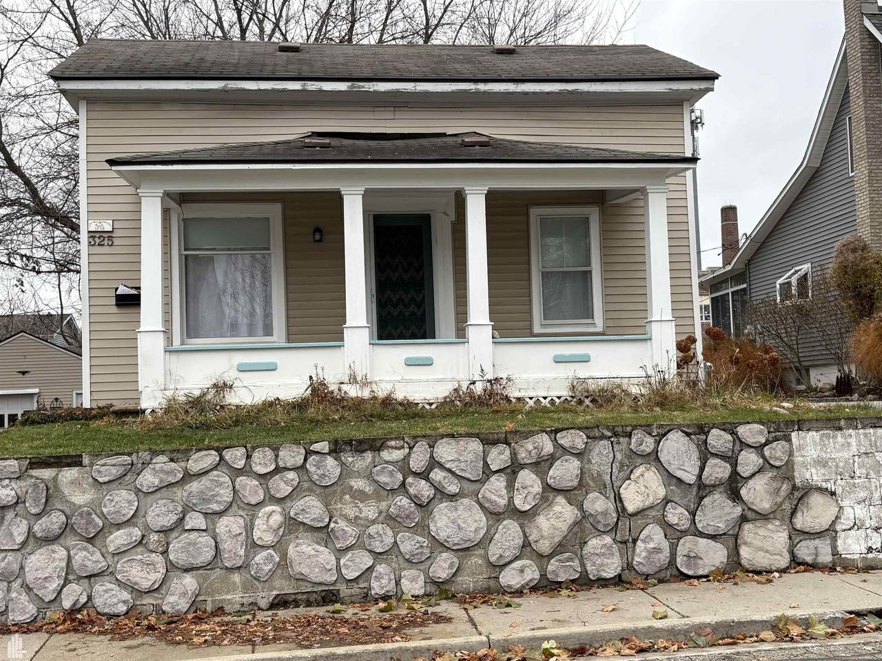 325 Broadway - Photo 1