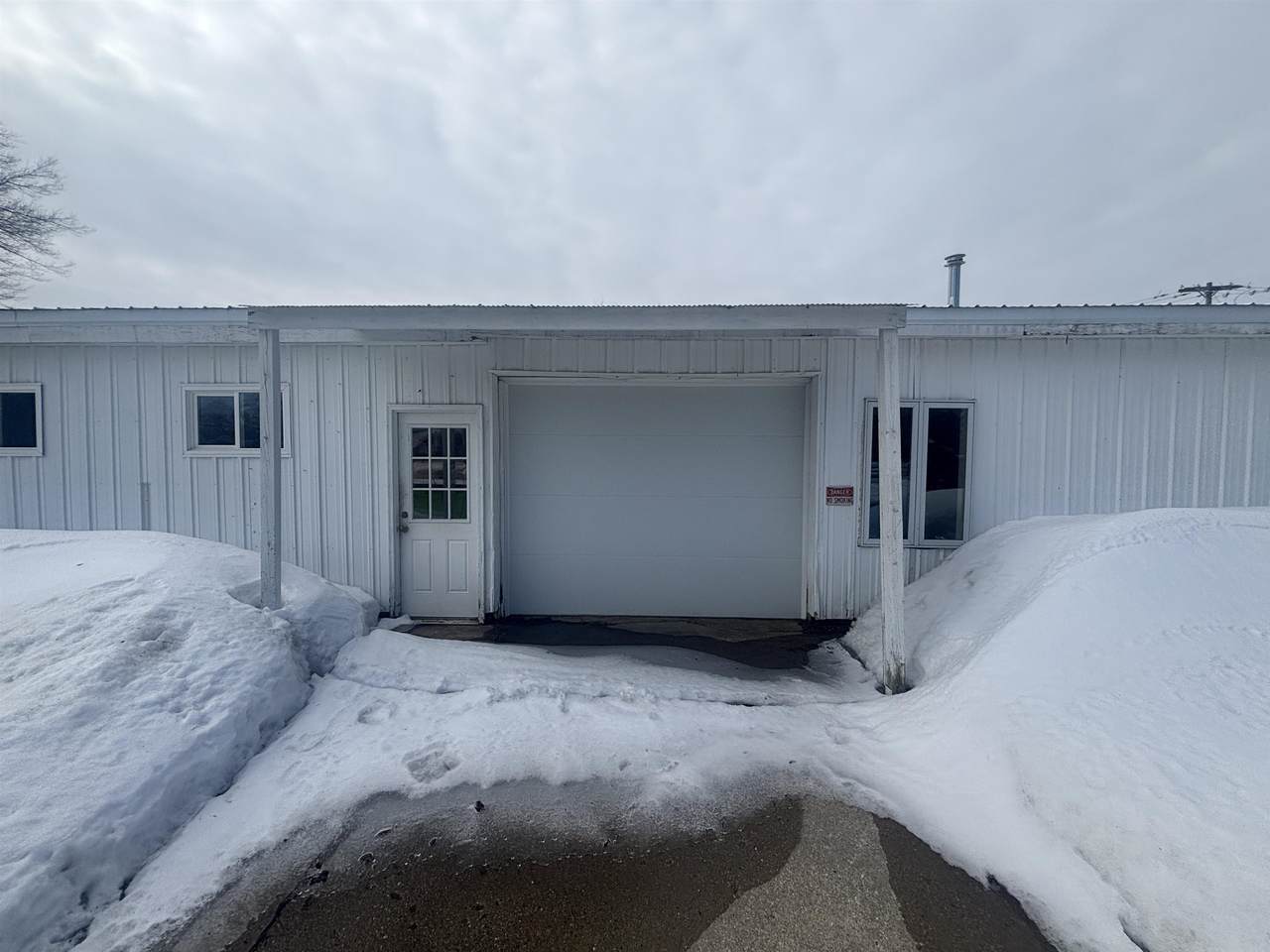 121 Ames - Photo 1