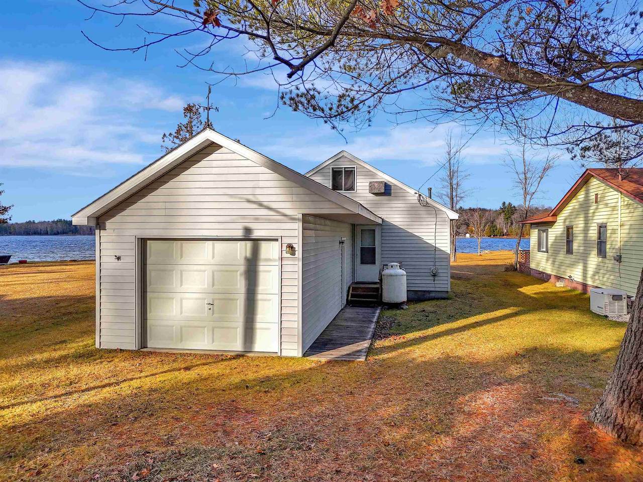 2183 Manitou - Photo 1
