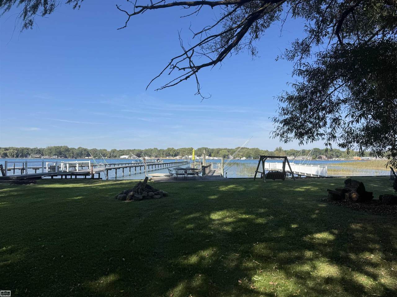 2090 Channel - Photo 1