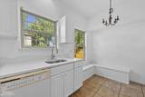 886 St. Clair - Photo 17
