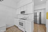 886 St. Clair - Photo 18