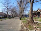 9928 Belleterre - Photo 36
